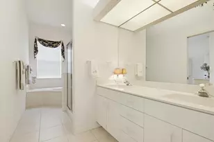 831 Chalmers Dr, Venice, FL 34293 - Photo 22