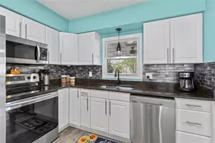 15437 Bedford Cir W, Clearwater, FL 33764 - Photo 2