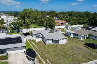 415 20th Avenue W, Palmetto, FL 34221 - Photo 2