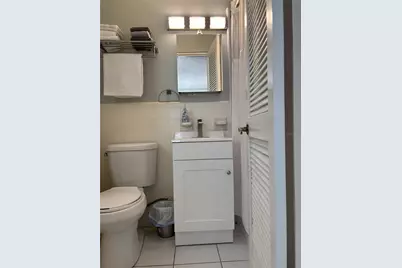 170 Roosevelt Drive #8, Sarasota, FL 34236 - Photo 6