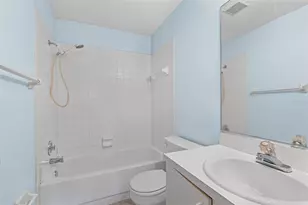7807 38th Ct E, Sarasota, FL 34243 - Photo 32