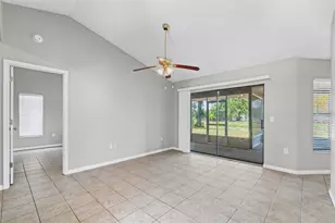 7807 38th Ct E, Sarasota, FL 34243 - Photo 10