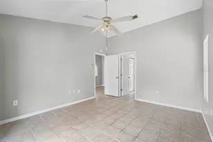 7807 38th Ct E, Sarasota, FL 34243 - Photo 14