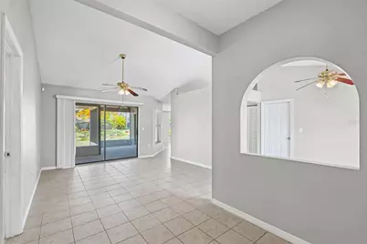 7807 38th Court E, Sarasota, FL 34243 - Photo 4