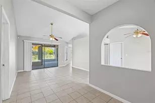 7807 38th Ct E, Sarasota, FL 34243 - Photo 4
