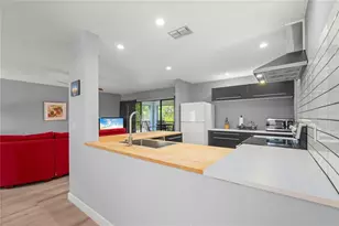 2746 Orchid Oaks Dr, Sarasota, FL 34239 - Photo 20