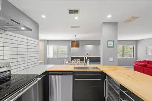 2746 Orchid Oaks Dr, Sarasota, FL 34239 - Photo 2