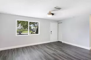 2237 Lockwood Meadows Cir, Sarasota, FL 34234 - Photo 8