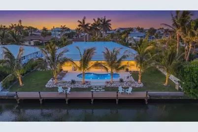 618 Gladstone Lane, Holmes Beach, FL 34217 - Photo 2