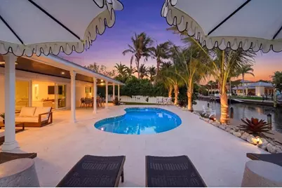 618 Gladstone Lane, Holmes Beach, FL 34217 - Photo 4