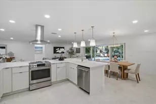 618 Gladstone Ln, Holmes Beach, FL 34217 - Photo 26