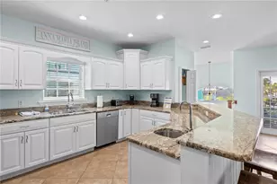 7005 Holmes Blvd, Holmes Beach, FL 34217 - Photo 12