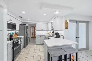 4913 Almanza Ave, Sarasota, FL 34235 - Photo 10