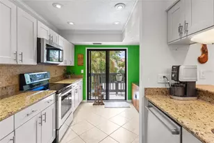 1702 Glenhouse Dr, Sarasota, FL 34231 - Photo 4