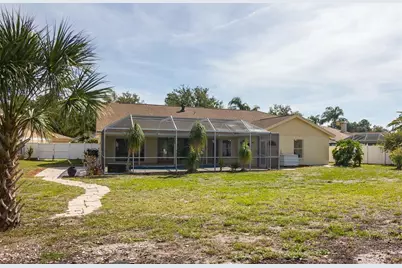8432 Palm Lakes Court, Sarasota, FL 34243 - Photo 18