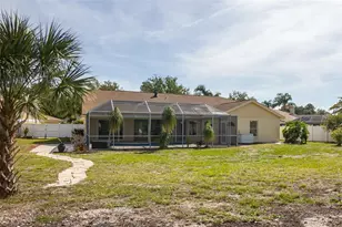 8432 Palm Lakes Ct, Sarasota, FL 34243 - Photo 18