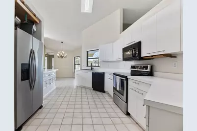 8432 Palm Lakes Court, Sarasota, FL 34243 - Photo 6