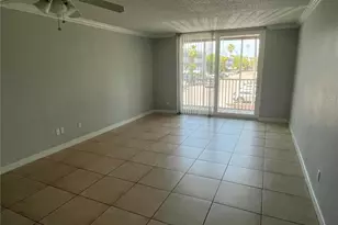 2650 Coconut Bay Ln Ln, Sarasota, FL 34237 - Photo 2