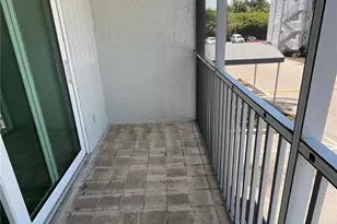 2650 Coconut Bay Ln Ln, Sarasota, FL 34237 - Photo 6