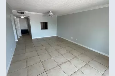 2650 Coconut Bay Ln Lane #527 (2J), Sarasota, FL 34237 - Photo 4