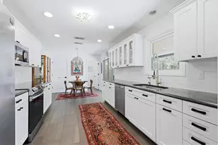 5378 Sarapointe Ct, Sarasota, FL 34232 - Photo 10