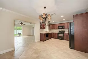 1330 Georgetowne Cir, Sarasota, FL 34232 - Photo 10