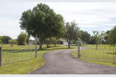 803 Bel Air Star Parkway, Sarasota, FL 34240 - Photo 18