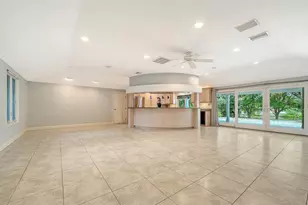 3424 Tanglewood Dr, Sarasota, FL 34239 - Photo 10