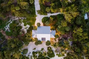 7143 La Lenaire Dr, Longboat Key, FL 34228 - Photo 2