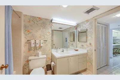 1045 Gulf Of Mexico Drive #301, Longboat Key, FL 34228 - Photo 32