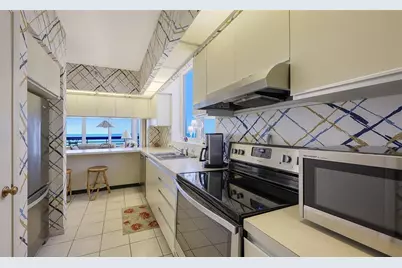1045 Gulf Of Mexico Drive #301, Longboat Key, FL 34228 - Photo 14