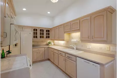 216 Vista Del Lago Way, Venice, FL 34292 - Photo 10