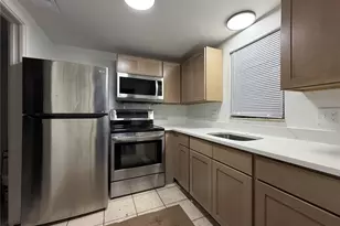 2027 Florinda St, Sarasota, FL 34231 - Photo 2