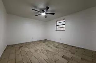 2027 Florinda St, Sarasota, FL 34231 - Photo 4