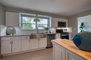 510 Dona Dr, Nokomis, FL 34275 - Photo 8