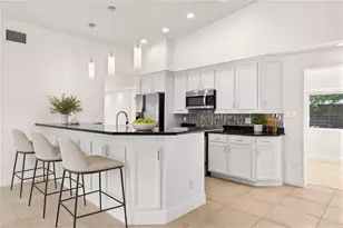 3317 Bougainvillea St, Sarasota, FL 34239 - Photo 4