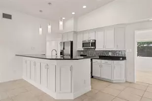 3317 Bougainvillea St, Sarasota, FL 34239 - Photo 18