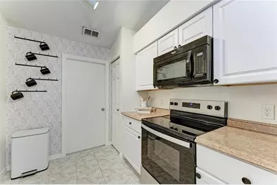 3543 65th Avenue Circle E, Sarasota, FL 34243 - Photo 12
