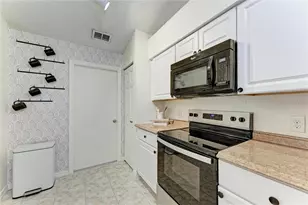 3543 65th Ave Cir E, Sarasota, FL 34243 - Photo 12