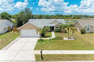 3543 65th Ave Cir E, Sarasota, FL 34243 - Photo 2