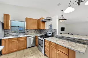 5015 Barrington Cir, Sarasota, FL 34234 - Photo 10