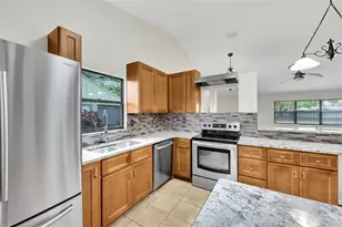 5015 Barrington Cir, Sarasota, FL 34234 - Photo 8