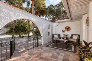 726 Birdsong Ln, Sarasota, FL 34242 - Photo 4
