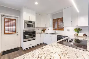 1720 Colleen St, Sarasota, FL 34231 - Photo 18