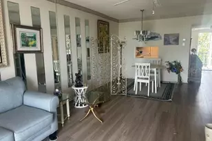 7461 W Country Club Dr N, Sarasota, FL 34243 - Photo 2