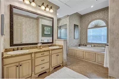 1045 Fox Creek Drive, Sarasota, FL 34240 - Photo 32