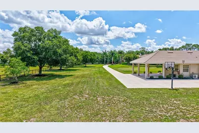 1045 Fox Creek Drive, Sarasota, FL 34240 - Photo 20