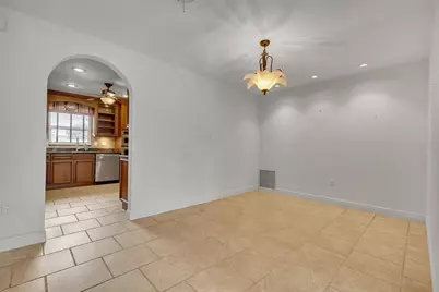 609 Laguna Drive, Venice, FL 34285 - Photo 14