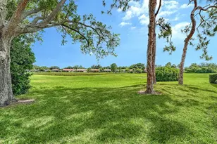 3978 Chatsworth Greene, Sarasota, FL 34235 - Photo 4