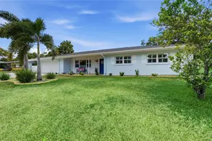 2561 Sunnyside St, Sarasota, FL 34239 - Photo 2